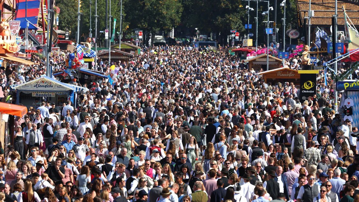 Oktoberfest: Erste Wiesn-Besucher stehen schon Stunden vor Einlass Schlange