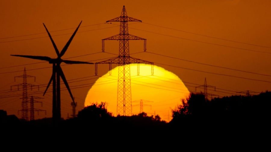 Energie: Blockade für die Energiewende – Stromnetzbetreiber verzögern neue Solar- und Windprojekte um Jahre