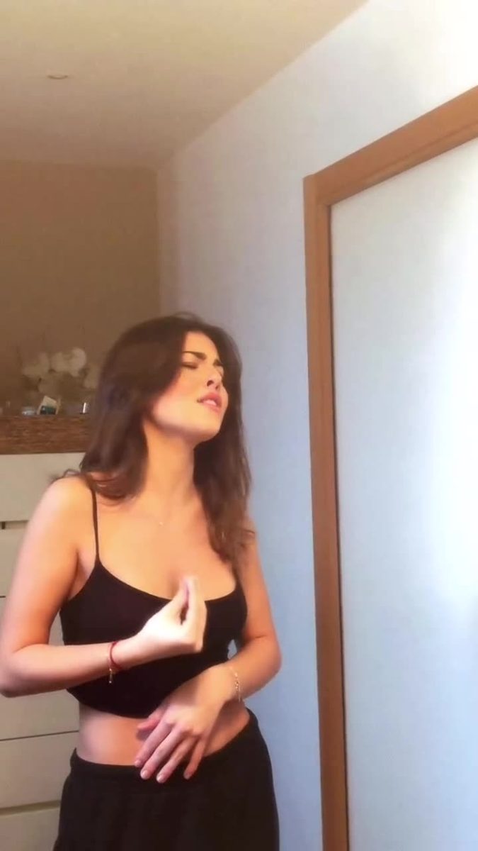 Déjà que je lui ressemble, en plus je chante comme elle ahahah @madisonbeer - Reckless 🌸