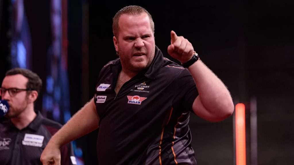 Van Veen plaatst zich voor kwartfinales World Series Finals in Amsterdam
