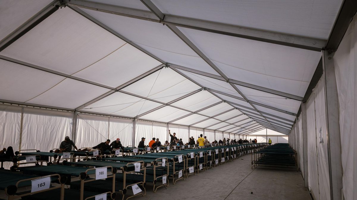 La Audiencia Nacional investiga la "seguridad" de la instalación del campamento del Puerto de Ceuta para acoger inmigra…
