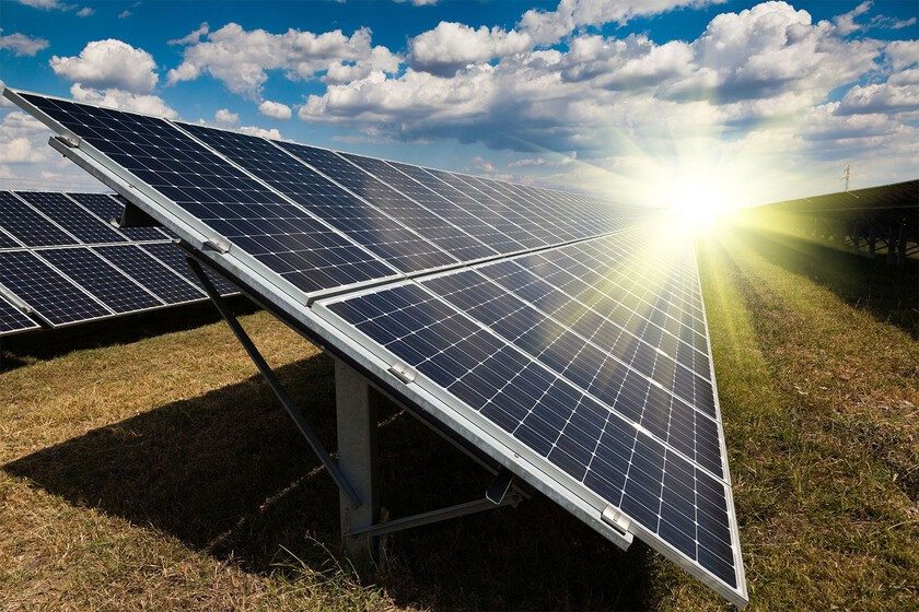 Llevamos décadas intentando almacenar la energía solar para utilizarla de noche. Resulta que hay otra opción: hacer que…