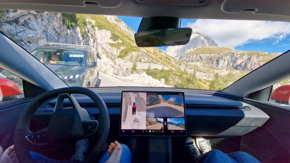 Une Tesla au bord du vide en FSD, remboursement de Navigo et un camion sans chauffeur livre Lidl: le récap’ Vroom de la…