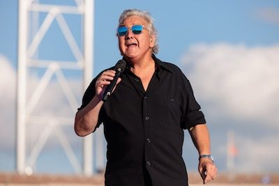 René Froger spreekt fans met brok in keel toe over ziekte: ‘Laatste optredens waren gewoon niet goed’