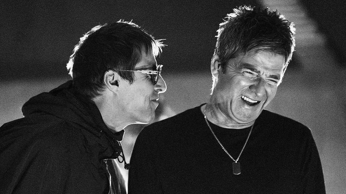 Oasis tillbaka från kaoset – och ställer storyn tillrätta