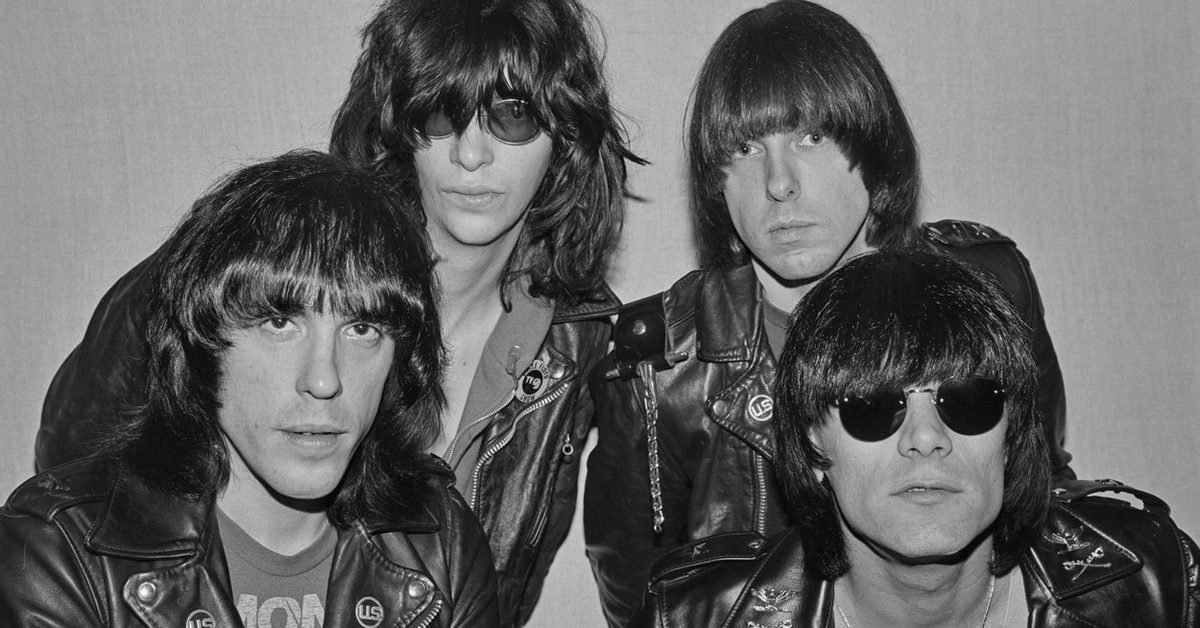17 Wildly Problematic And Scandalous Music Feuds In History That Only Your Parents And Grandparents Have Ever Heard Of