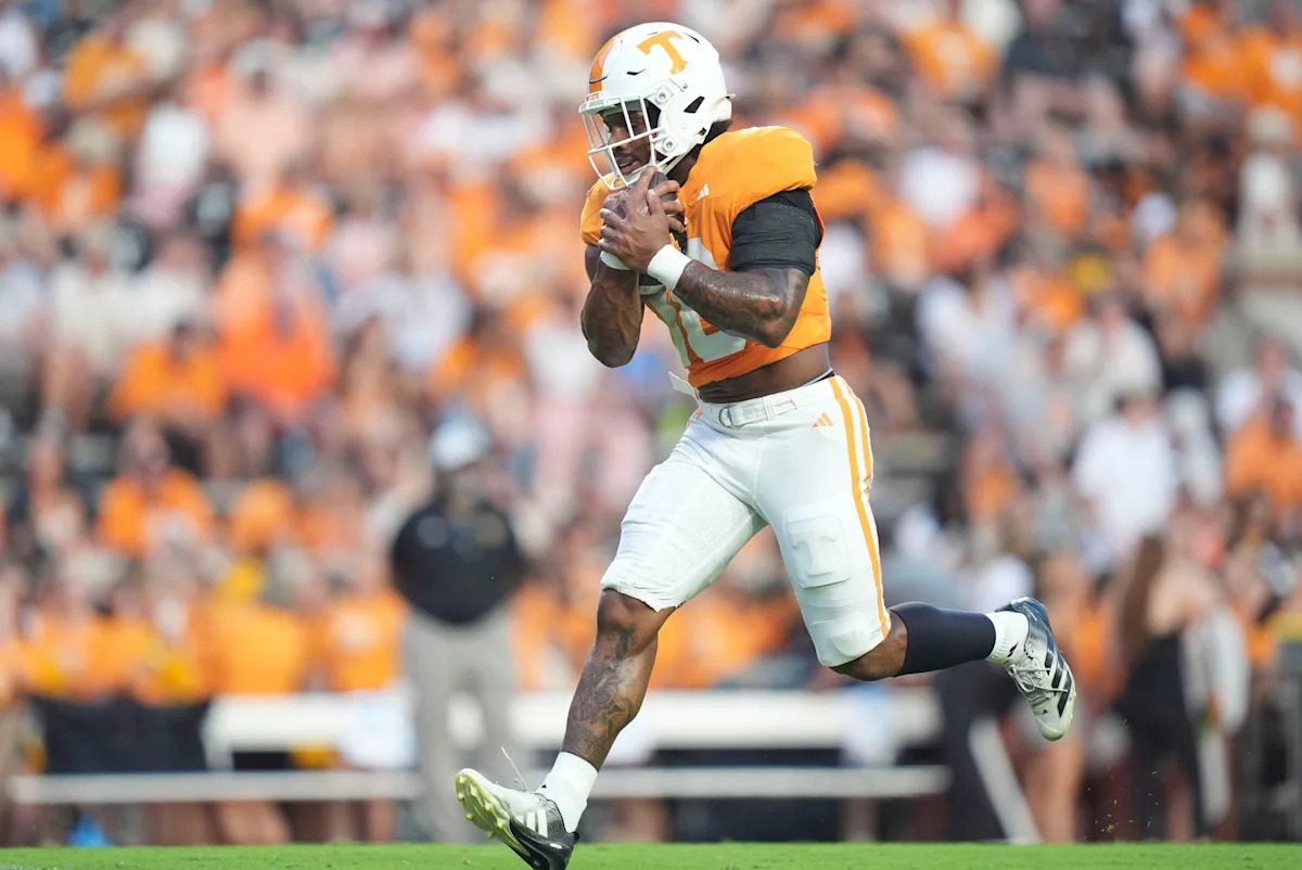 Tennessee running back DeSean Bishop suffers injury vs Kennesaw State