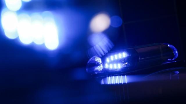 Von Auto angefahren: Unfall in Hamburg: Fußgänger lebensgefährlich verletzt