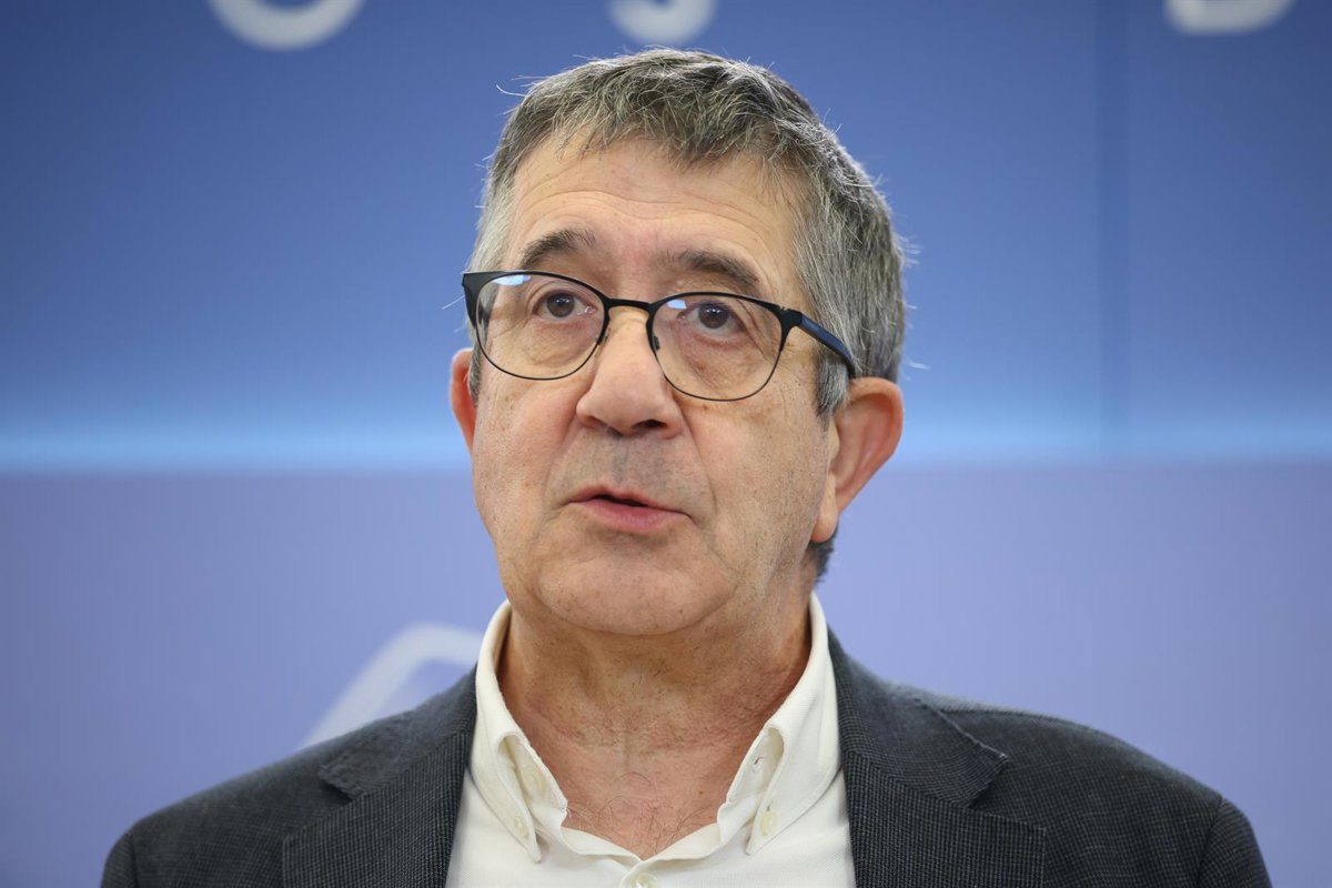 Patxi López afea a Feijóo que critique la ley de nietos y señala: "Tenemos el sistema electoral más garantista"