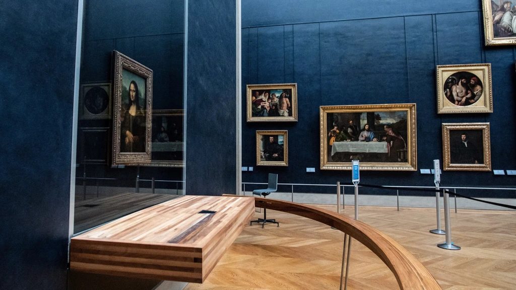 Duitsers opgepakt voor ophangen van nepkunst in het Louvre