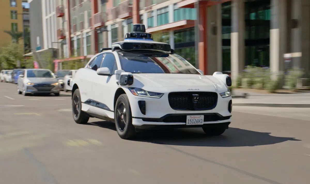 Slimme Waymo-taxi maakt de stap naar land waar autobezit peperduur is