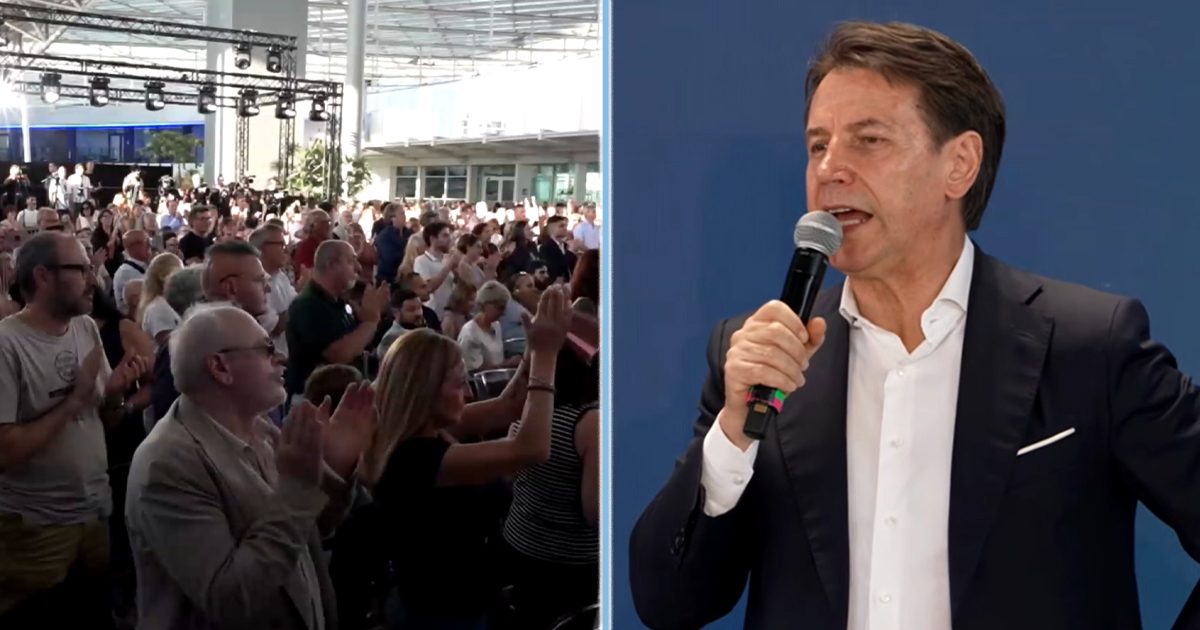 Conte omaggia Di Battista: “Dibba, siamo con te, torna con noi. Forza, fai presto”. A Nova lunghissimo applauso e plate…