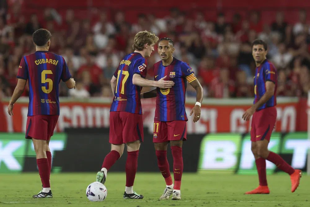 Barça-ster Raphinha drijft Sevilla tot wanhoop met tweede hattrick van de week