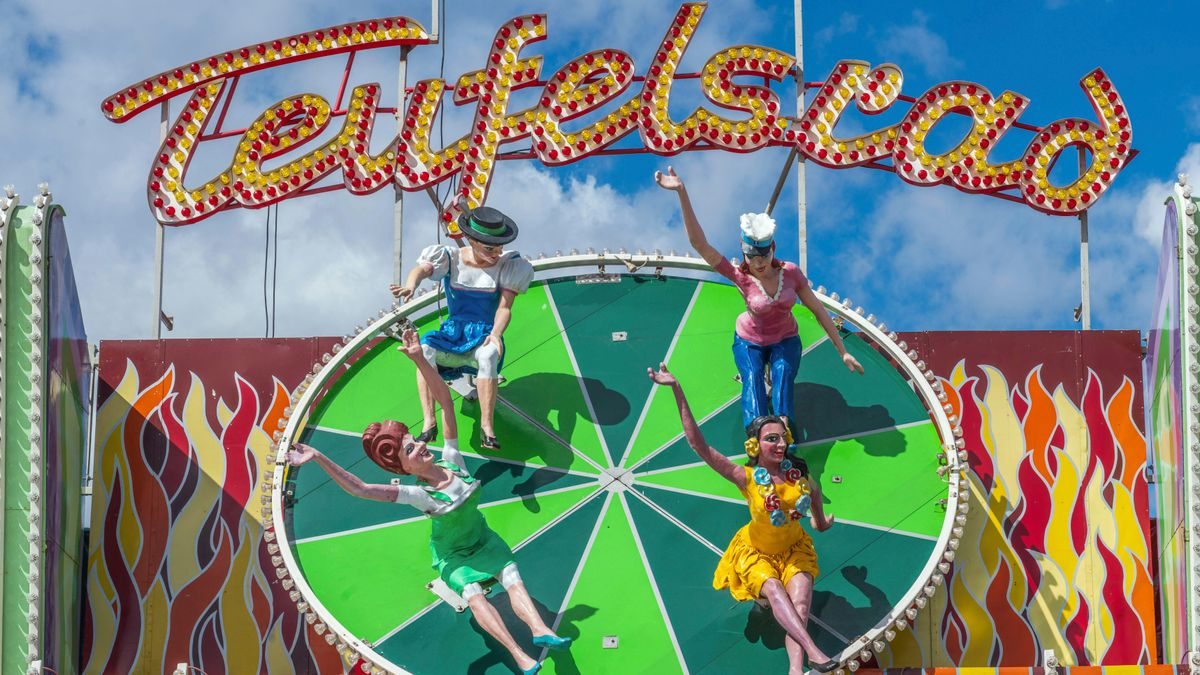 Oktoberfest: Warum die Frauenfiguren am Teufelsrad jetzt Radlerhosen tragen