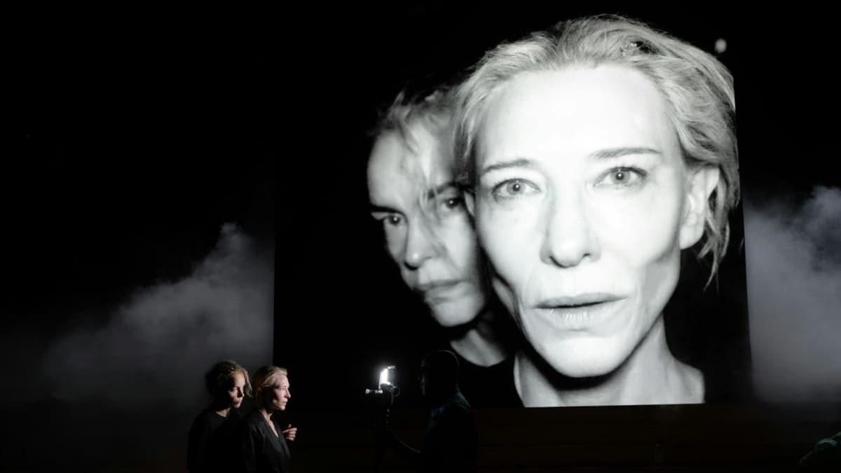 Cate Blanchett (politely) asks theatergoers to put their damn phones away