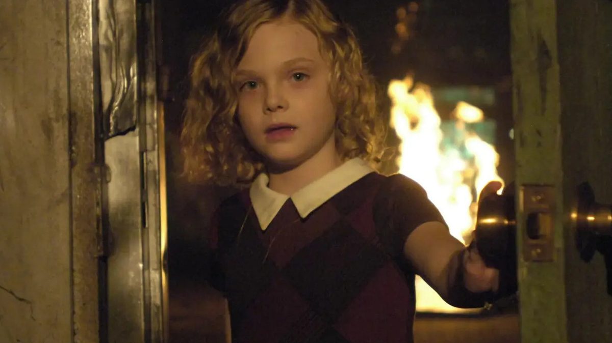 Elle Fanning's Sci-Fi Miniseries Is A 2000s Gem That's A Must-Watch On Tubi