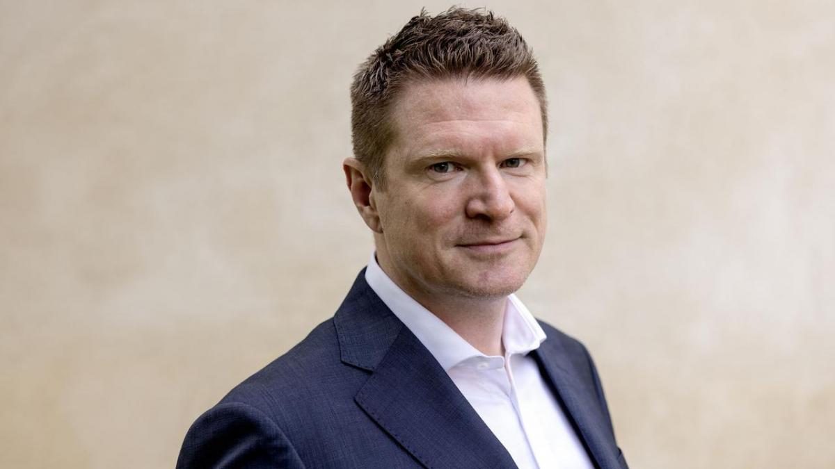 “Hvad er meningen, Nikolaj Sommer?”