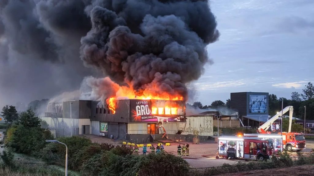 Grote brand in bowlingcentrum Leeuwarden