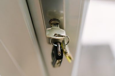 De starters kunnen niets vinden en besluiten daarom samen met zijn ouders een huis te kopen
