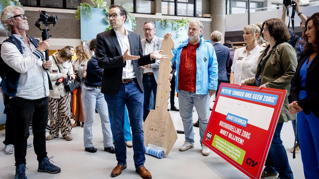 Vakbond CNV wil tot 5,5 procent meer loon en hogere reiskostenvergoeding