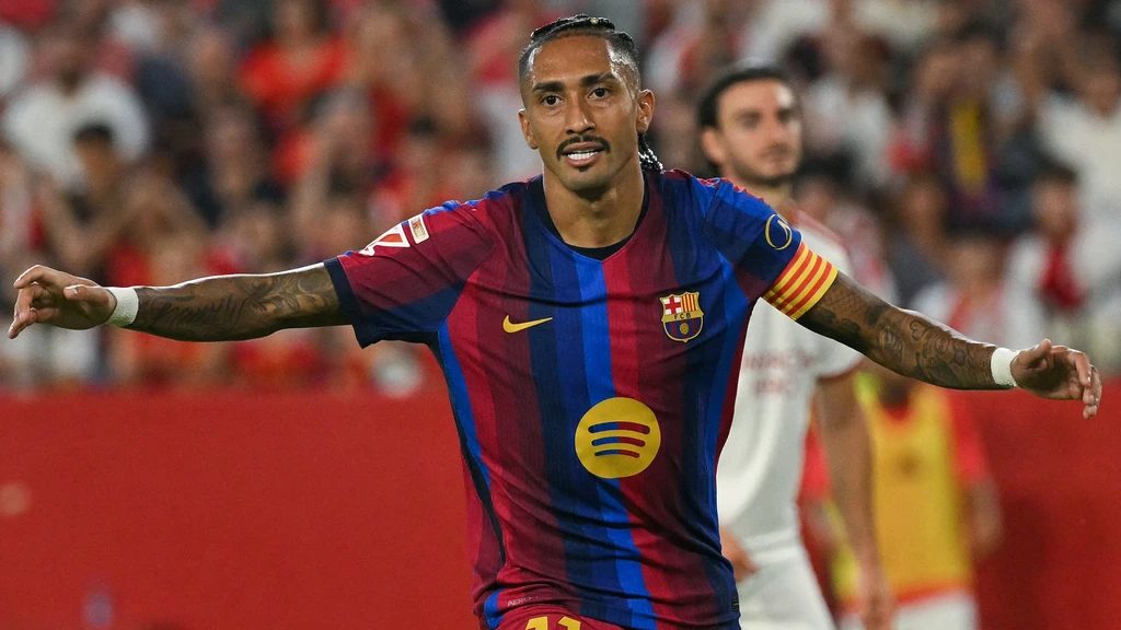 Raphinha is niet te stuiten: wéér een hattrick voor Barcelona, nu in Sevilla