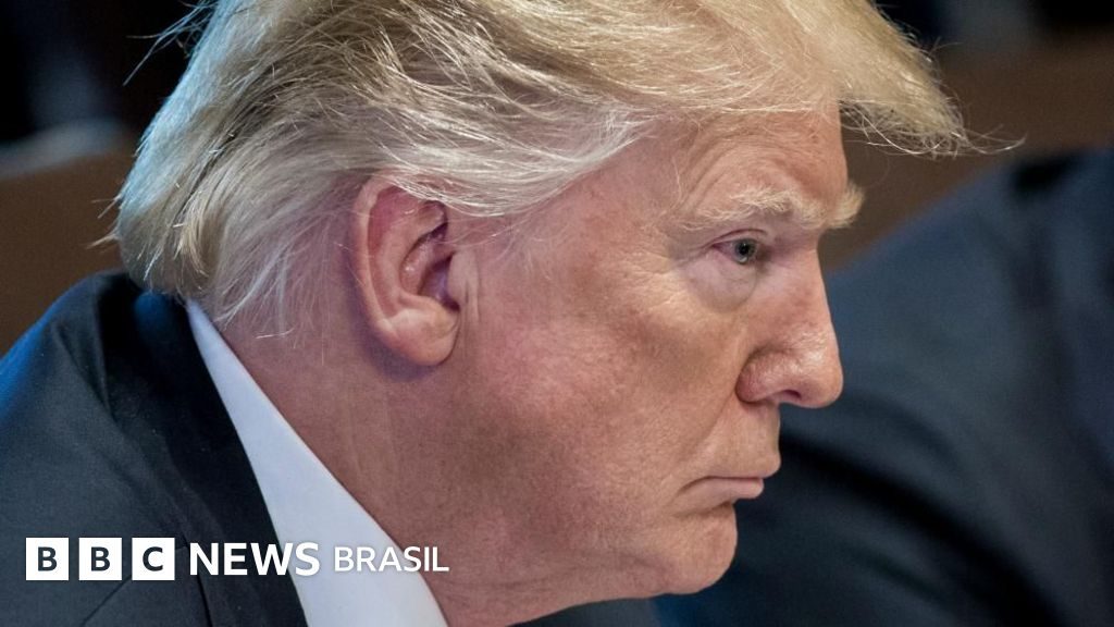 Trump intensifica disputa com a imprensa ao barrar jornalistas da Casa Branca