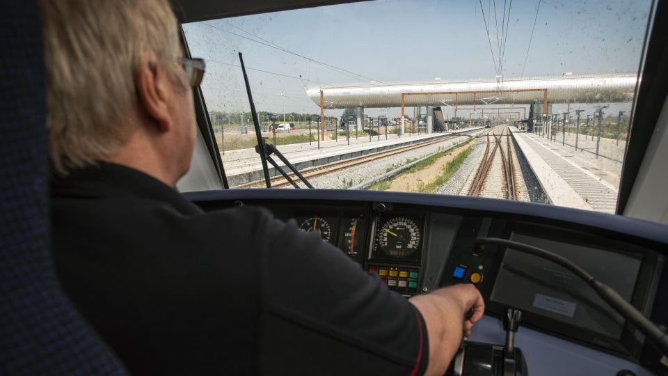 DSB overskrider egen deadline: It-problemer tvinger ansatte til at bruge pen og papir