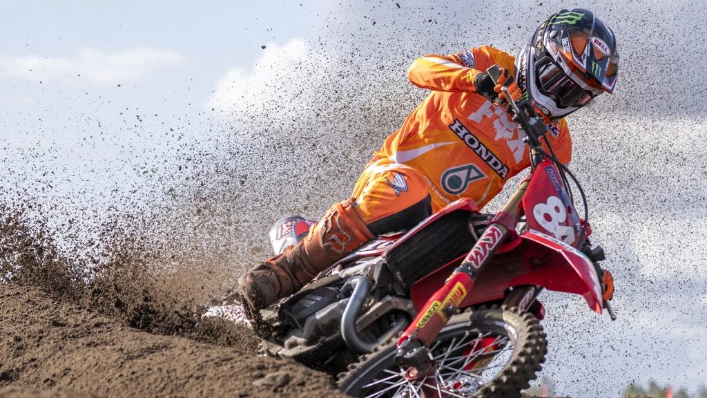 Wereldkampioen Herlings sluit seizoen in stijl af met dubbele zege in Australië