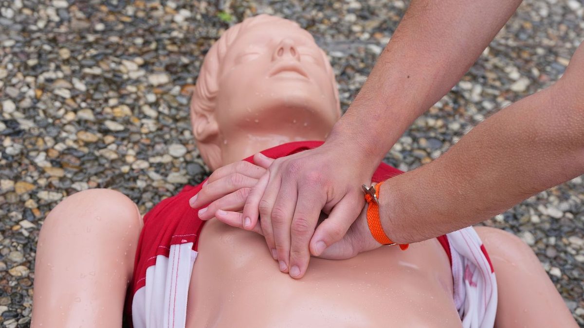 Gesundheit: Wenn das Herz stillsteht: Mit bloßen Händen Leben retten