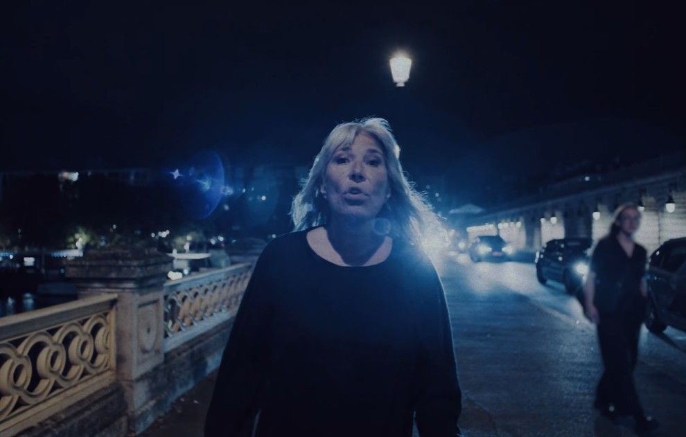« On a fait ça à l’arrache »… Zazie révèle les secrets de son clip en plan-séquence de « La même histoire »