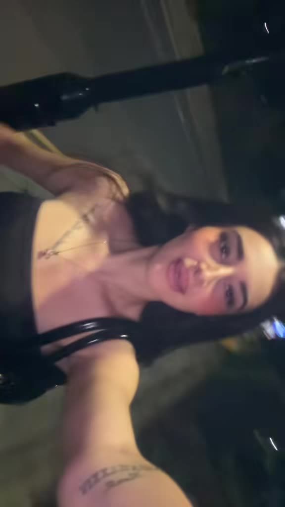 whose letting me walk alone at night in the streets of LONDON 😒