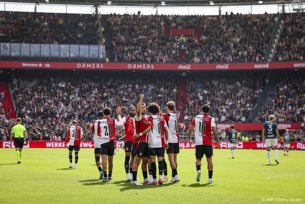 Feyenoord laat FC Utrecht in De Kuip met 5-0 kansloos
