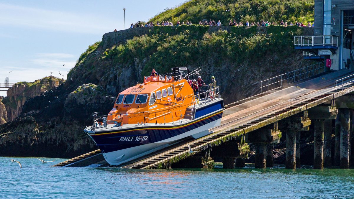 RNLI issues guidance over wearing uniform after staff suffer 'unacceptable abuse'