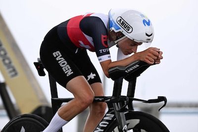 LIVE. Jarige Marlen Reusser verlengt met overmacht haar wereldtitel tijdrijden, Lotte Kopecky eindigt knap zesde