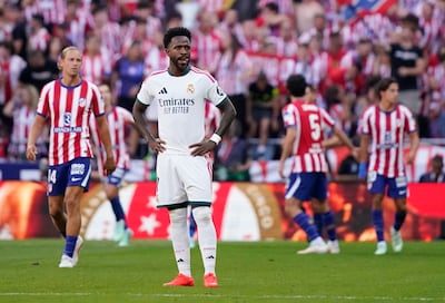 LIVE. Tienkoppig Real Madrid in vieze papieren tegen stadsrivaal: Thibaut Courtois moet zich al twee keer omdraaien teg…