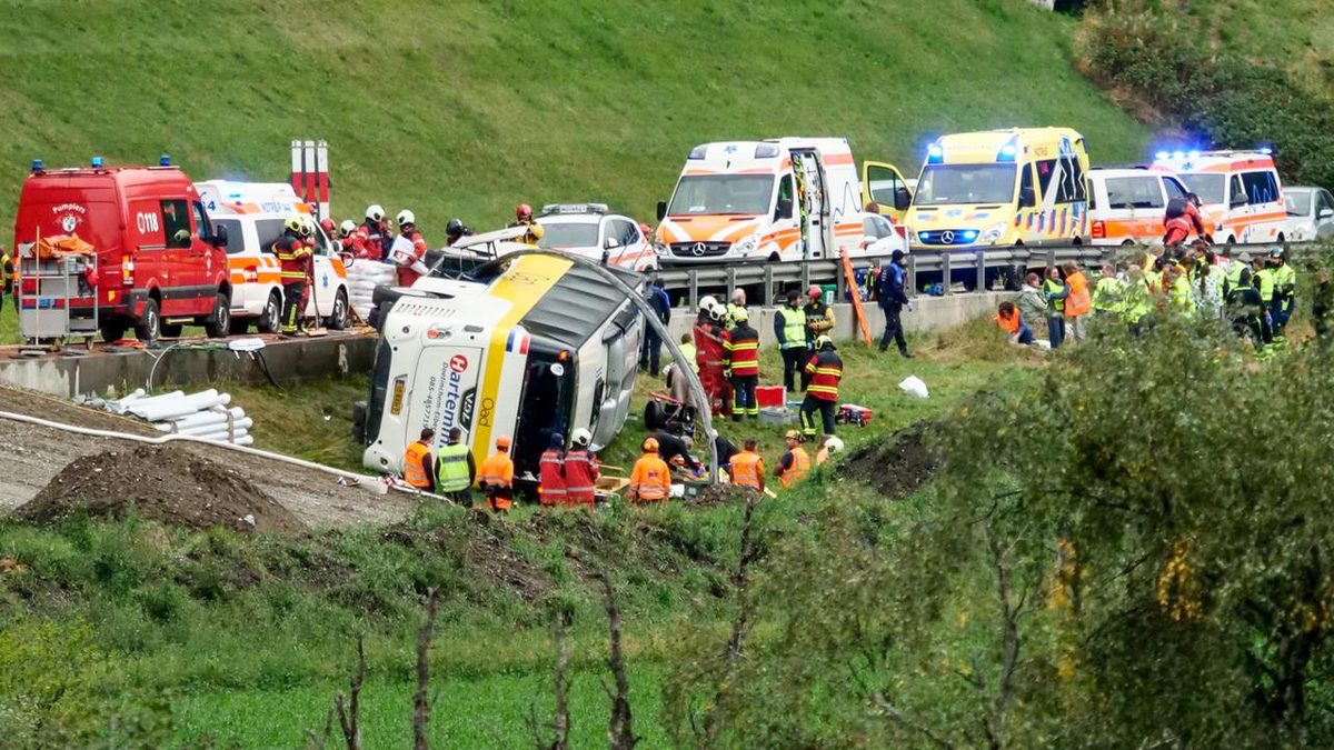 Mehrere Tote nach Busunglück in der Schweiz