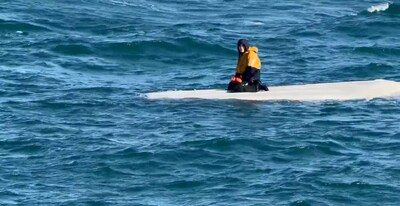 ‘Wat een taaie jongen’: Parker (15) gevonden op omgeslagen boot bij Alaska, broer en neef verdronken