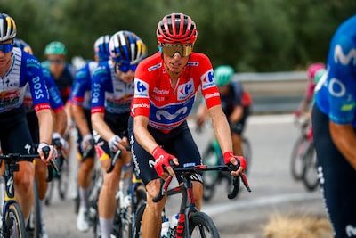 Finish bergop in negentiende etappe, houdt leider Enric Mas stand op slotklim van bijna 20 kilometer?