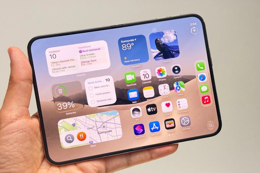 He probado el iPhone Duo: Apple no ha resuelto el pliegue pero sí ha resuelto que no lo veas