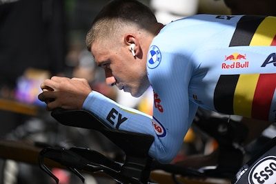 LIVE. Remco Evenepoel is aan zijn opwarming begonnen, Rune Herregodts is eerste Belg die start aan WK-tijdrit