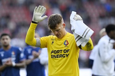 Ronald Koeman junior kort na dood van zijn moeder toch onder de lat: ‘Je lacht en je huilt met elkaar in zo’n selectie’
