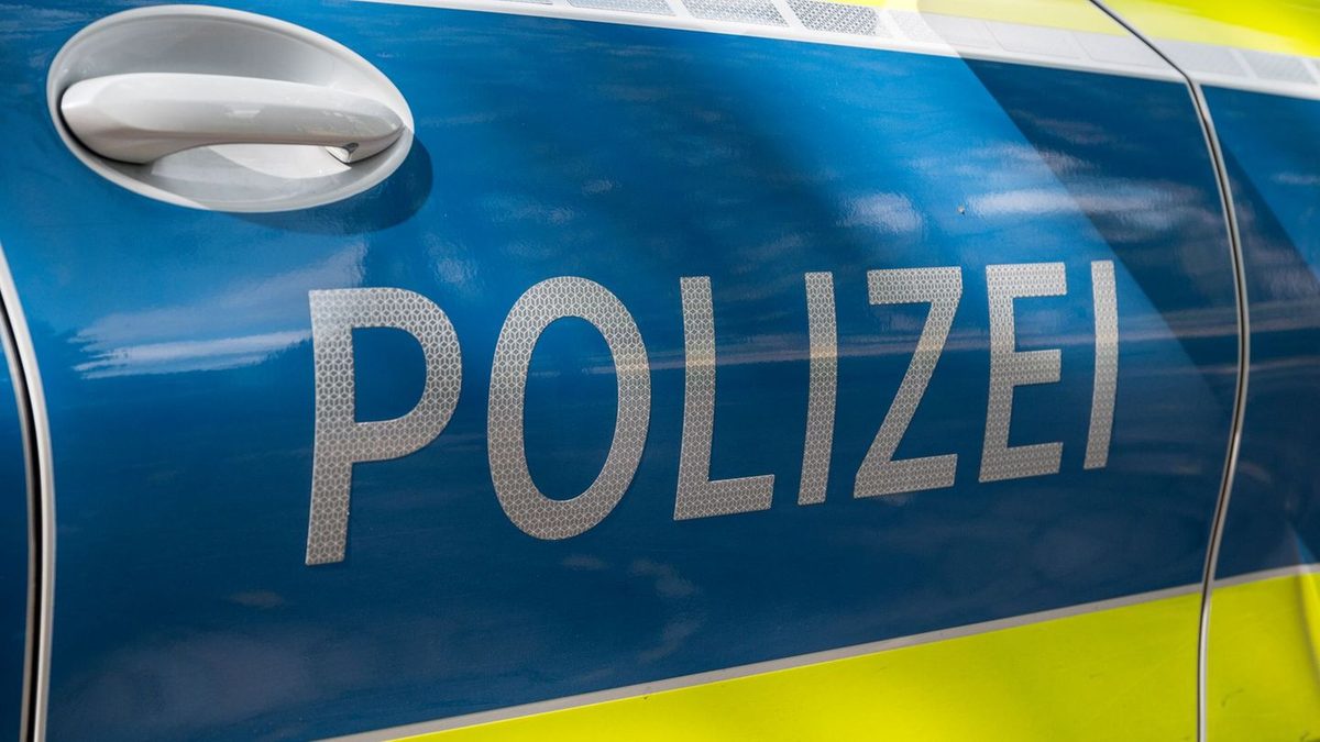 Versuchtes Tötungsdelikt: Messerangriff in Bäckerei: Mann geht auf seine Frau los