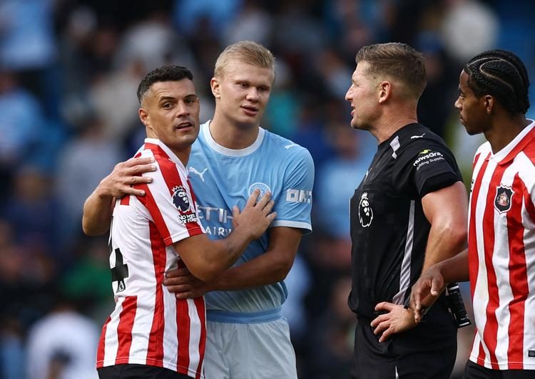 Manchester City tager tre point trods to tabte føringer