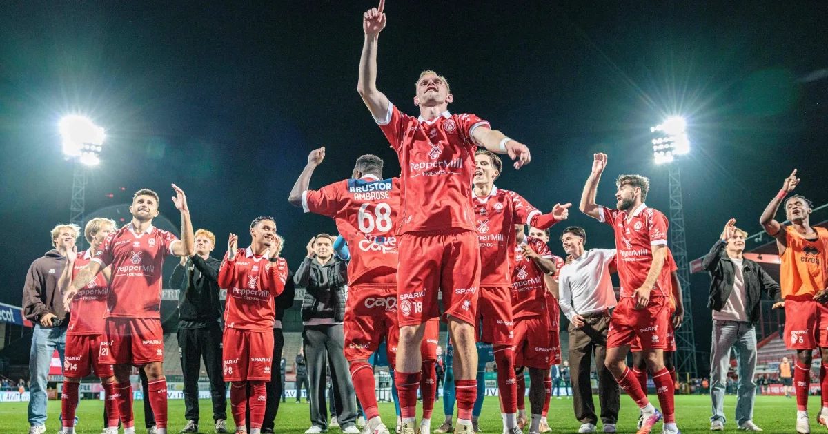 Lepoint zet sollicitatie kracht bij: KV Kortrijk pakt eerste punten tegen tien Wase Leeuwen