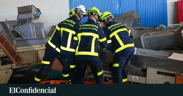 Tres hombres, intoxicados por humo tras el incendio de una vivienda en Algeciras (Cádiz)