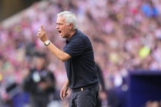 Real Madrid. Avec des photos imprimées, une conférence de presse lunaire de José Mourinho après la défaite dans le derby