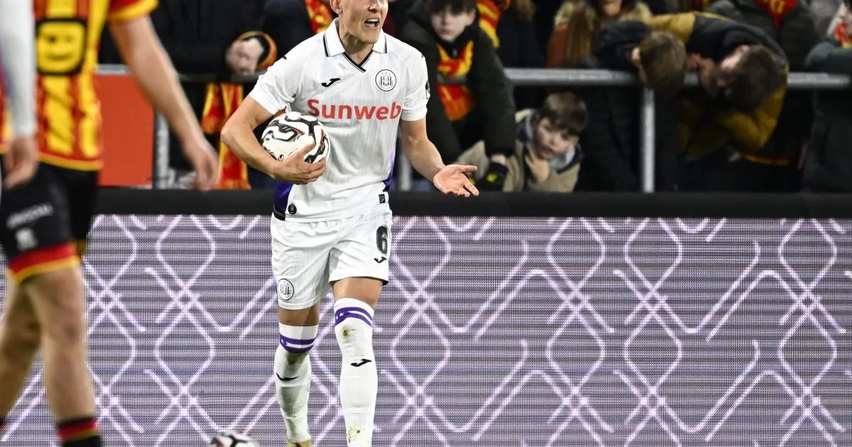 LIVE: Anderlecht scoort moeizaam, Malinwa slikt veel doelpunten: wat geeft dat Achter de Kazerne?