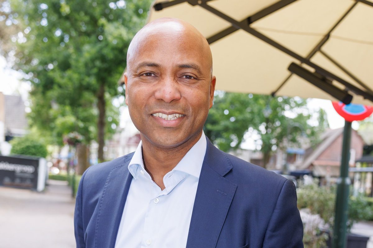 Humberto Tan laat zich uit over negatieve reacties op zwangerschap van zijn vriendin: 'Ik leef mijn leven zoals ik dat…