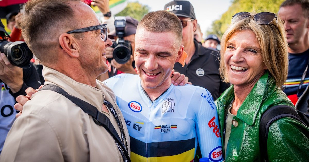 ”Le record de l’heure ? J’ai d’autres objectifs à réaliser avant cela” : vainqueur du Mondial de chrono, Remco songe d’…
