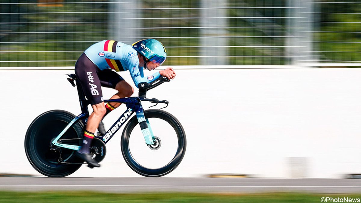 Diepe zucht van opluchting bij Alec Segaert, die nog alleszeggend knikje kreeg over Evenepoel: "Toen wist ik: het komt…